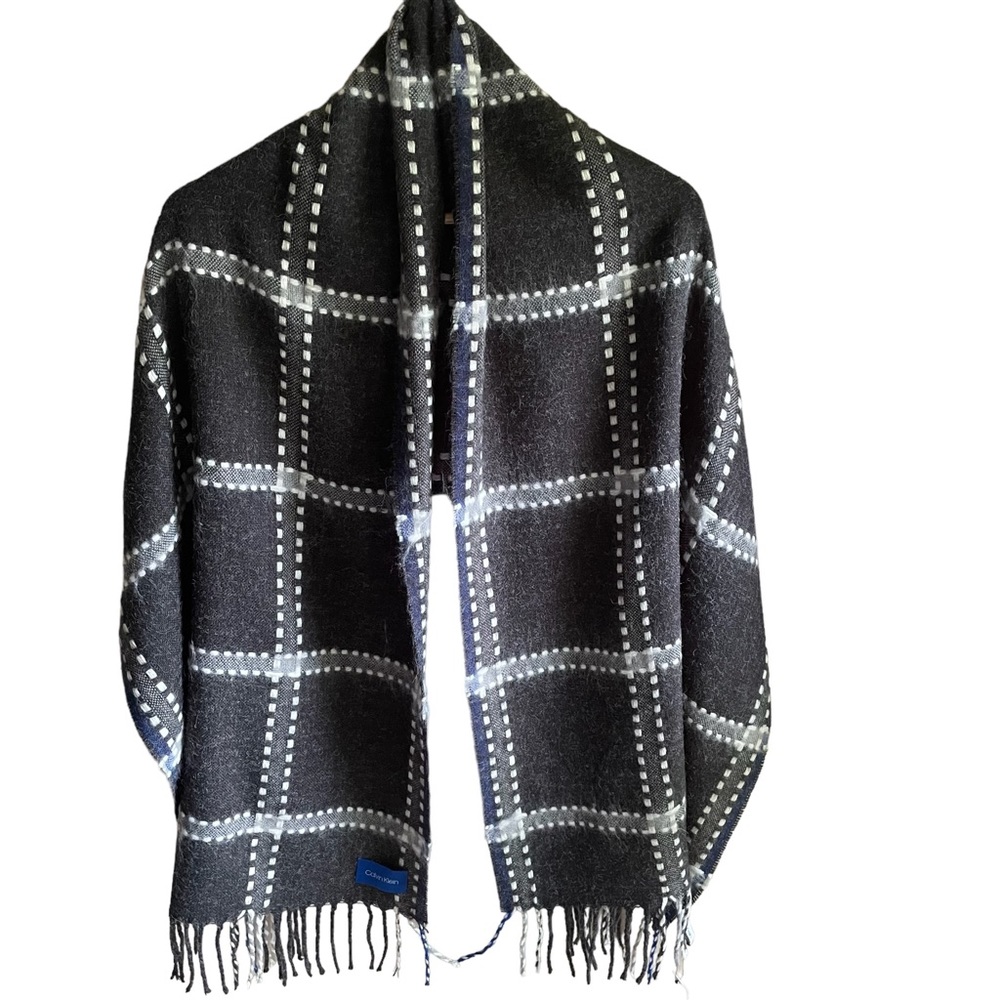 Calvin Klein Oversized Plaid Shawl/Wrap/Scarf. Charcoal Gray, White, Blue. 72x21 - Picture 6 of 16